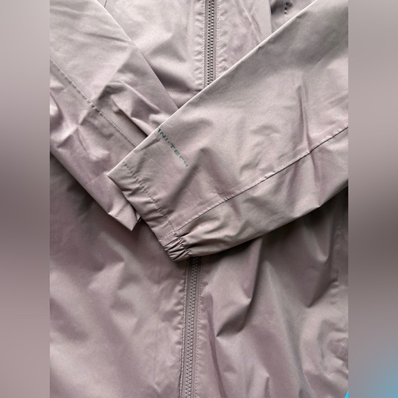 Spring-Ready Columbia Waterproof Rain Jacket – Brand New with Tags! - Picture 9 of 16